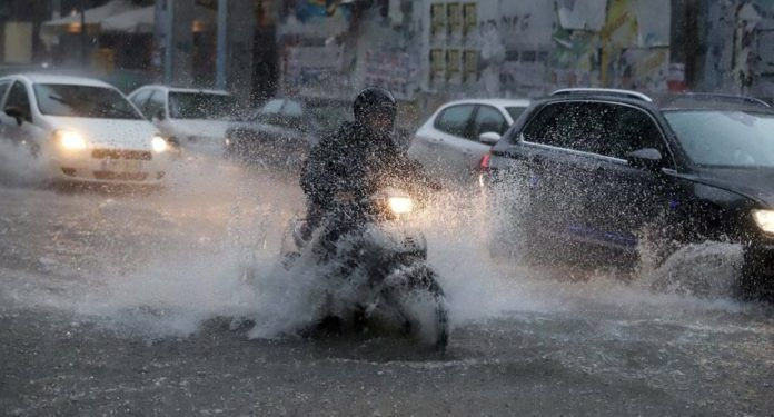 Έκτακτο δελτίο καιρού από την ΕΜΥ: Έρχονται ισχυρές καταιγίδες και χαλοζοπτώσεις
