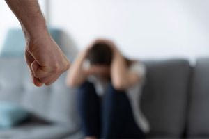 Σοκ στον Βόλο: Έσπασε το τζάμι της πόρτας και μπούκαρε στο σπίτι της πρώην συζύγου του