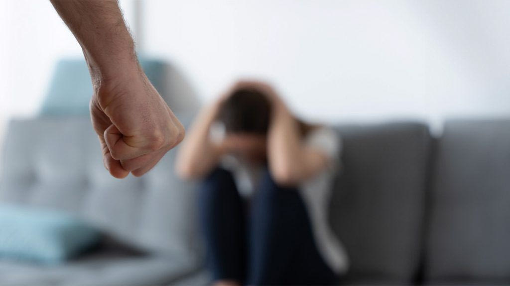 Σοκ στον Βόλο: Έσπασε το τζάμι της πόρτας και μπούκαρε στο σπίτι της πρώην συζύγου του