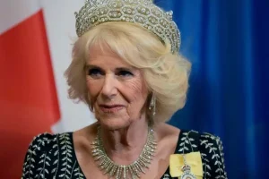 Βρετανία: Συνεχίζει να αναρρώνει από λοίμωξη του αναπνευστικού η Καμίλα