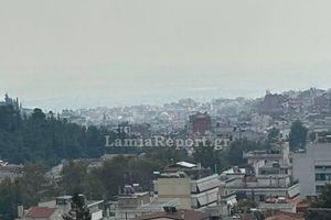 Γέμισε καπνό η πόλη της Λαμίας και η ευρύτερη περιοχή – Αποπνικτική η ατμόσφαιρα
