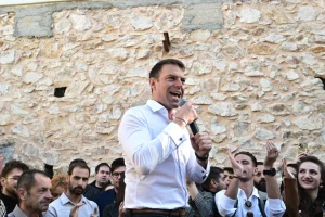 Σάρκα και οστά παίρνει το κόμμα Κασσελάκη: Εκτός ο Πέτρος Παππάς