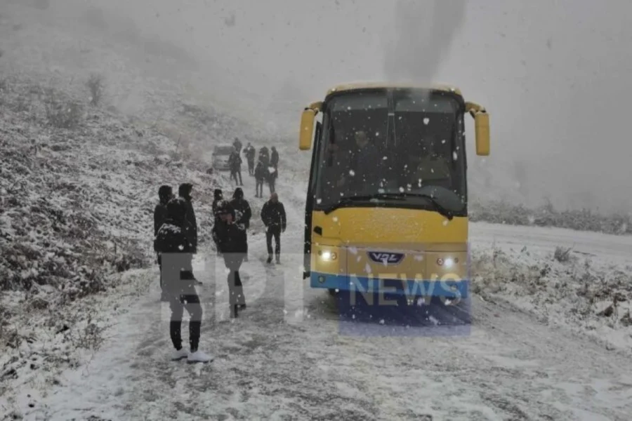 Καστοριά: 35 επιβάτες λεωφορείου εγκλωβίστηκαν στο δρόμο προς Κλεισούρα