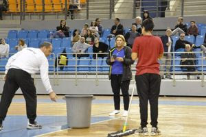 Χανιά: Γέμισε νερά το κλειστό γήπεδο του Κλαδισού από τη βροχή