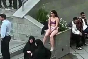 Ιράν: Το Παρίσι «χαιρετίζει το θάρρος» της νεαρής Ιρανής που συνελήφθη