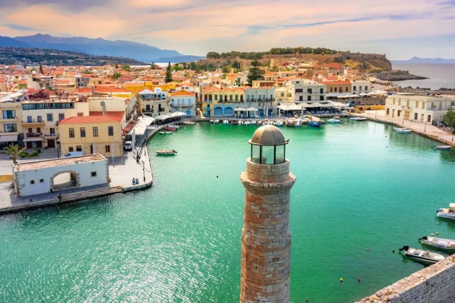 Greece Earns Higher Tourist Ratings than the European Average During Peak Season