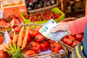 “Ανοίγουν” οι λαϊκές αγορές για τους αγρότες