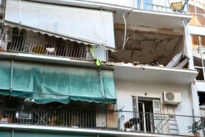 Χρυσοχοΐδης: Θηριώδης η βόμβα στους Αμπελόκηπους, ακατάλληλη η πολυκατοικία μετά την έκρηξη