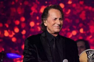 Μάκης Χριστοδουλόπουλος: «Έχω αδυναμία στον Γιάννη Αντετοκούνμπο, πουλούσε τα CD με τα τραγούδια μας»