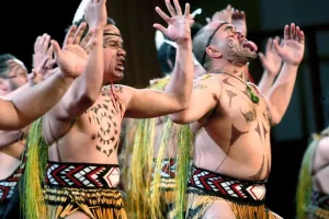 Νέα Ζηλανδία: Μαορί βουλευτές χόρεψαν χάκα μέσα στο κοινοβούλιο