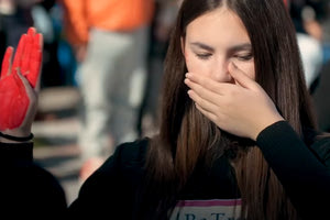 Έμφυλη βία: Ένα πολύ δυνατό βίντεο με μαθήτριες και μαθητές να πρωταγωνιστούν