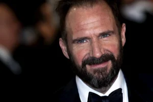 Ρέιφ Φάινς: Ο Τραμπ κέρδισε «επειδή είπε την καλύτερη ιστορία»