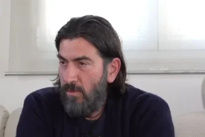 «Δύο χρόνια ζω ένα κακό όνειρο»: Ο πατήρ Αντώνιος μιλά πρώτη φορά