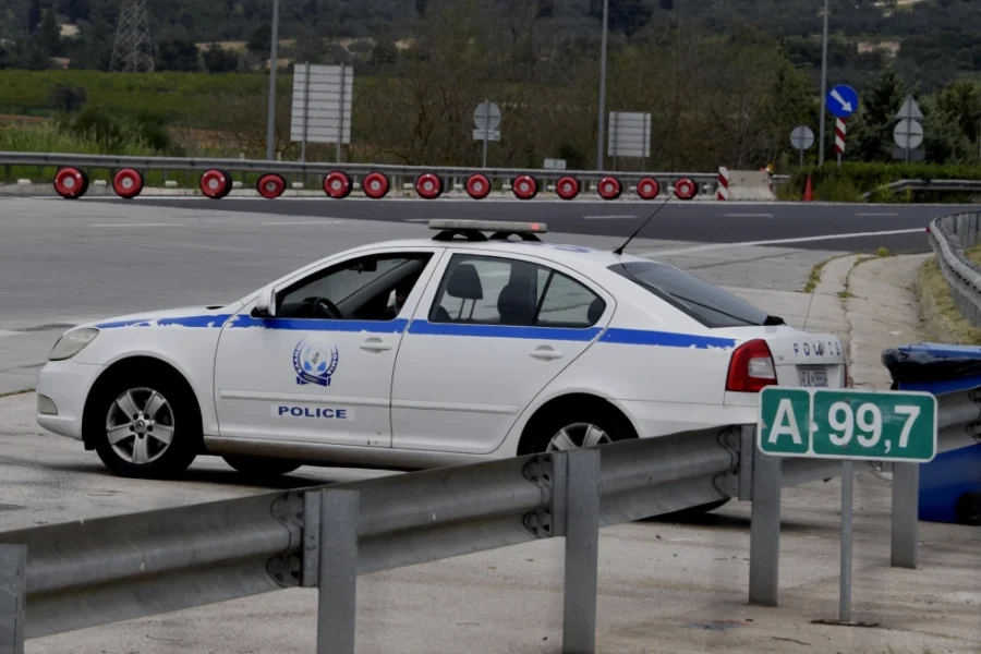 Σοβαρά επεισόδια ανάμεσα σε οπαδούς της ΑΕΚ και του ΠΑΟΚ στην Εθνική οδό