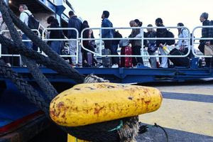 Εκπτώσεις σε ακτοπλοϊκά και αεροπορικά εισιτήρια για τους αναπληρωτές εκπαιδευτικούς