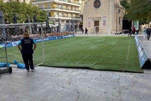 Σε γήπεδο ποδοσφαίρου μετατράπηκε η πλατεία Αγίας Αικατερίνης