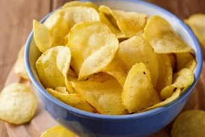 Η ιστορία εκδίκησης που γέννησε την ιδέα για τα πατατάκια