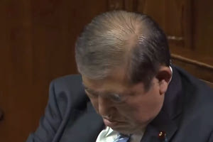 Ιαπωνία: Ο πρωθυπουργός κοιμήθηκε σε συνεδρίαση της Βουλής