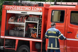 Χανιά: Κινητοποίηση για φωτιά στη βάση της Σούδας – Άμεση επέμβαση της Πυροσβεστικής