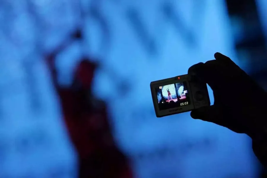 Φυλακή για revenge porn και stalking με το νέο νομοσχέδιο – Ηλεκτρονικό βραχιόλι από το ανακριτικό στάδιο