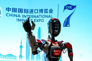 Ρομπότ «συνδικαλιστής» έπεισε άλλα 12 να σταματήσουν να δουλεύουν υπερωρίες