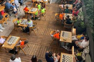 Φιλική συνάντηση σκακιού στη Χερσόνησο