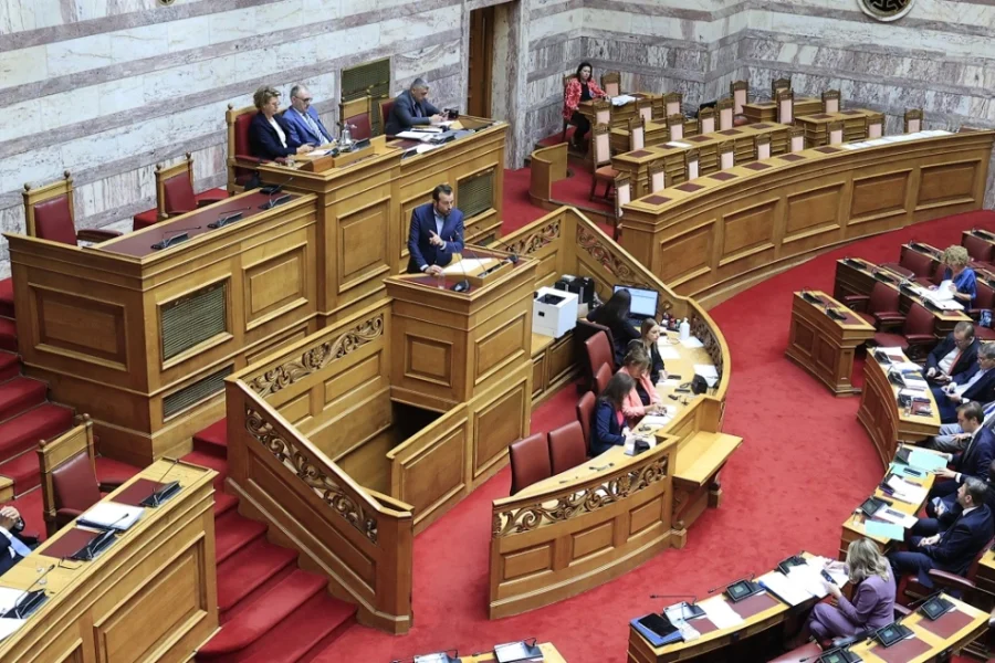 Βουλή : Με ομιλίες κορυφαίων υπουργών συνεχίζεται για 4η μέρα η συζήτηση του προϋπολογισμού