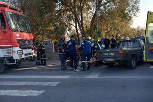 Σοβαρό τροχαίο στη Γρα Λυγιά – Αγροτικό όχημα έπεσε σε δέντρο