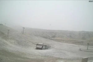 Το πρώτο χιόνι της χρονιάς στον Παρνασσό – Εικόνες από το χιονοδρομικό