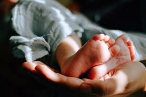 Βόλος: Έρευνες για πιθανό κύκλωμα με εμπόριο βρεφών