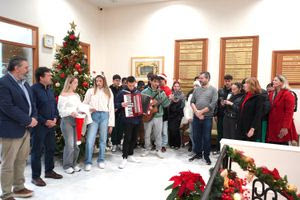 Μαθητές από το ΓΕΛ Αλικαρνασσού έψαλαν τα κάλαντα στην Περιφέρεια