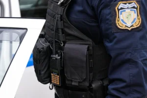 Νέα στοιχεία για τον δεύτερο αστυνομικό της Βουλής που συνελήφθη για ενδοοικογενειακή βία