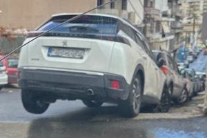 Ηράκλειο: Παρκαρισμένο όχημα… αιωρείται!