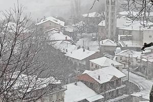 Χιόνια σε Καστοριά και Φλώρινα – Με αλυσίδες η κυκλοφορία