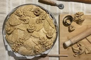 Έθιμο της Κρήτης: Ένα γλυκό ψωμί με ξόμπλια για το νέο χρόνο