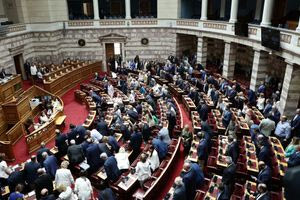 Βουλή: Αντιπαραθέσεις για τον προϋπολογισμό – Κόντρα για την Εθνική Τράπεζα, Τέμπη και οικονομία