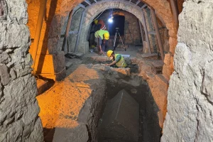 Εκπληκτική ανακάλυψη: Οι αρχαιολόγοι πιστεύουν ότι μπορεί να βρήκαν τον τάφο του «Άη Βασίλη»