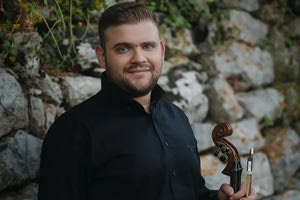 To φαινόμενο Γρηγόρης Σαμόλης στο patris.gr: Η λύρα, η οικογένεια και η αγάπη του κόσμου