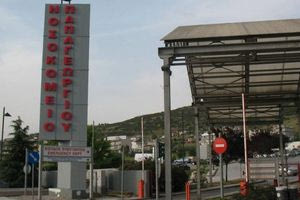 Κατερίνη: Μάχη για τη ζωή του δίνει το βρέφος που γέννησε η ανήλικη Ρομά στην τουαλέτα νοσοκομείου