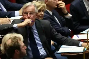 Γαλλία: Στα πρόθυρα κατάρρευσης η κυβέρνηση Μπαρνιέ