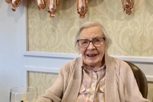 105χρονη αποδίδει τη μακροζωία της στο γεγονός ότι δεν παντρεύτηκε ποτέ