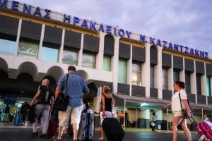 «Προς τί το μίσος για το αεροδρόμιο Ηρακλείου;»: μια Βρετανίδα υπερασπίζεται το «Ν.Καζαντζάκης»!