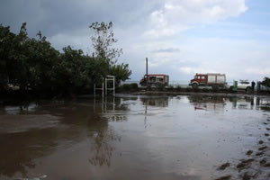 «Φούσκωσαν» τα ρέματα στη Λοκρίδα – Λίμνη η Αιδηψός