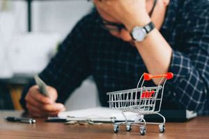 Γιατί η ακρίβεια συμφέρει την κυβέρνηση