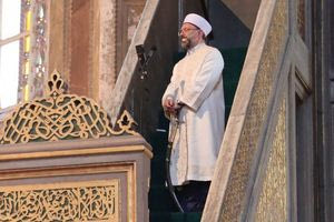 Καταδίκασε τους εορτασμούς της Πρωτοχρονιάς, τα λαχεία, το αλκοόλ, τα ναρκωτικά και την ομοφυλοφιλία ο Αλί Ερμπάς