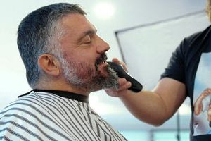 Μετά από 22 χρόνια ο Tζενάρο Γκατούζο πήρε την απόφαση να ξυρίσει τα γένια του