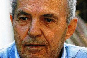 Πέθανε ο Μανώλης Αναγνωστάκης, ο άνθρωπος πίσω από τα αναψυκτικά Γεράνι