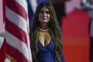 Το… κατά Μαξίμου Ευαγγέλιο, «αυτή δεν είναι κυβέρνηση της ΝΔ», η πρόταση του ΠΑΣΟΚ για το… σκαμνί και οι… δειπνοσοφιστές της Κεντροαριστεράς!