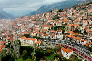 Αράχωβα: Νεκρός οδηγός μοτοσικλέτας που έπεσε σε γκρεμό 70 μέτρων