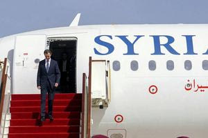 Η Ρωσία επιβεβαιώνει ότι ο Άσαντ έφυγε από τη Συρία
